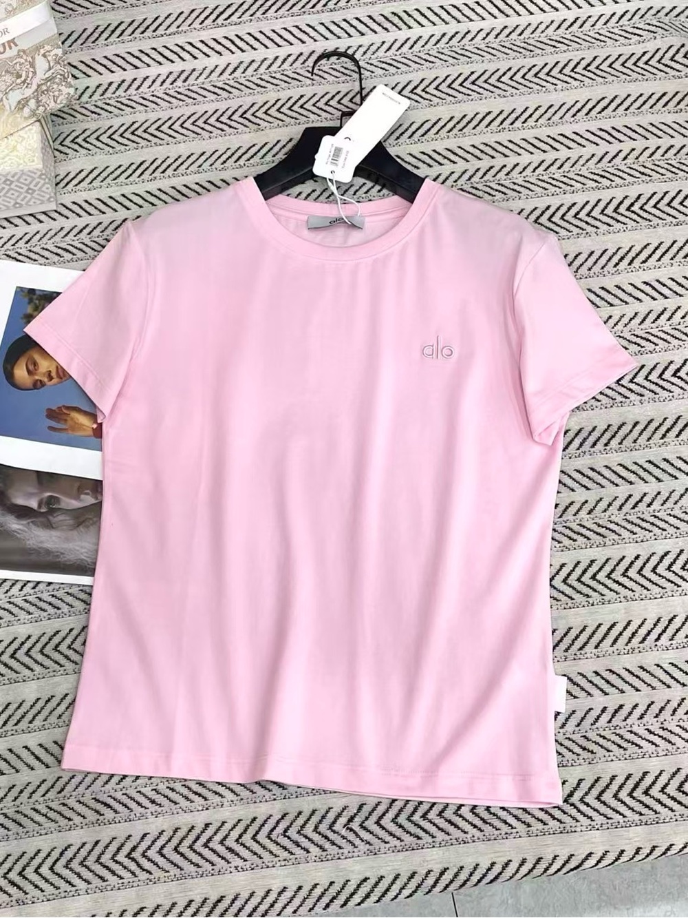 ALO Yoga Short Sleeve Crew Tee in Light Pink